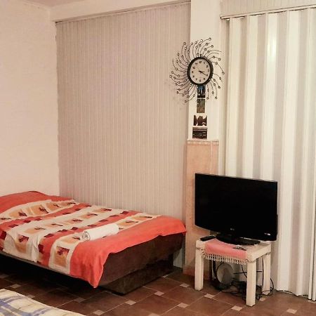 Adem'S Cozy Terrace Retreat Bed and Breakfast Skopje Buitenkant foto